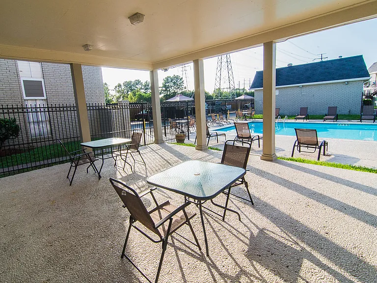 Northlake Manor Apartments — Photo 20