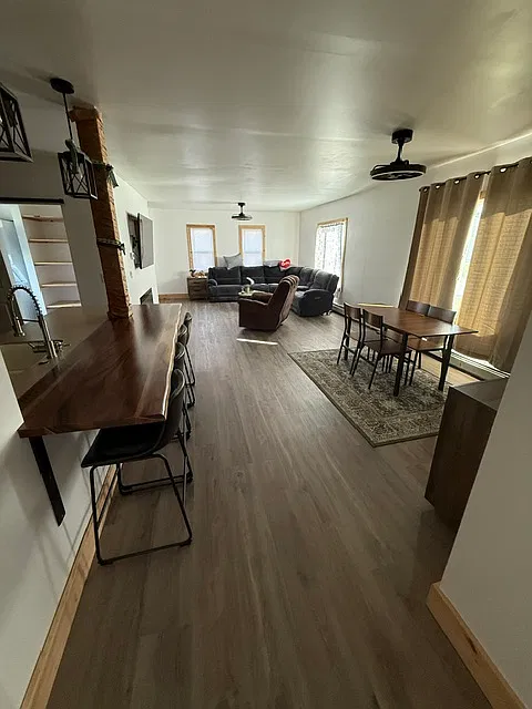 3 bed, 2352 sqft, $2,600 — Photo 2