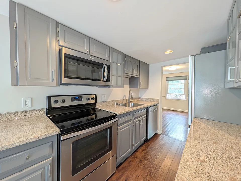 2 Glenbrook Ln #10