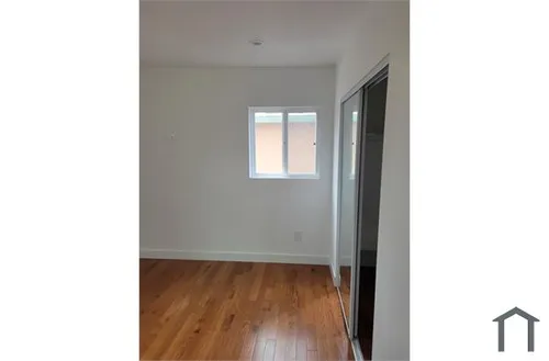 11226 S Broadway Photo 1