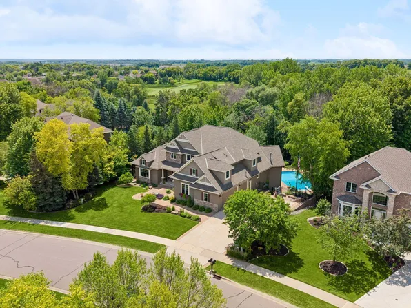 2932 Fairway Dr, Chaska, MN 55318