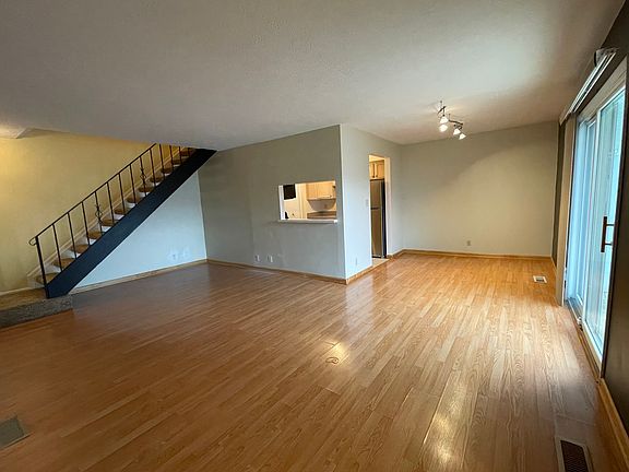 4th image of 6883 Colonial Dr