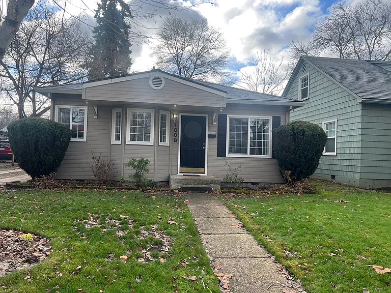 1008 Queen Anne Ave — Photo 1