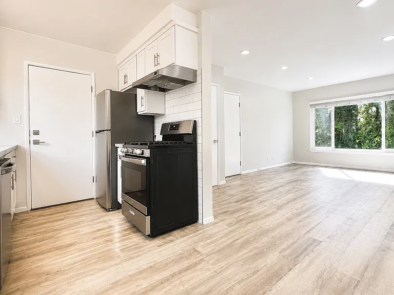 1676 Manning Ave #2 — Photo 3