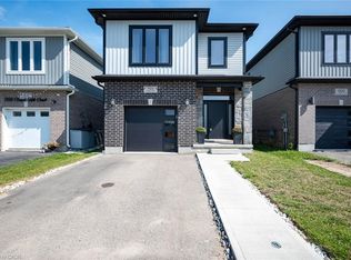 904 Chapel Hill Ct, Kitchener, ON N2R0P4