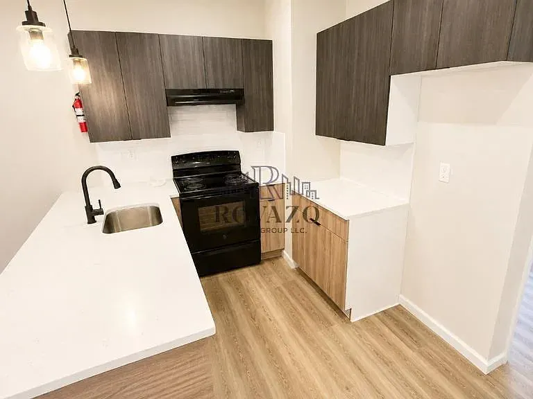 383-385 Avon Ave #3RC