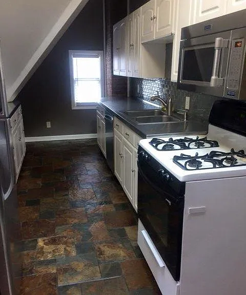 719 SE 3rd St #B — Photo 8