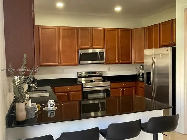 747 NE 193rd St, Miami, FL