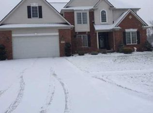 800 Saint Anne Ln, Monroe, MI 48162