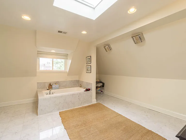 904 Webster St NW — Photo 38