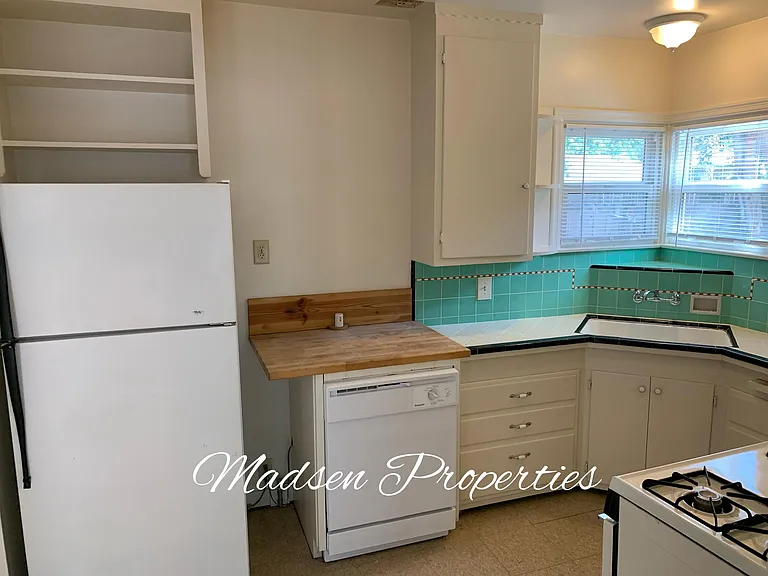 432 W 1st Ave — Photo 24