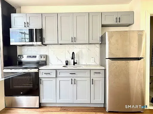 1 bed, 1.0 bath, 13716 sqft, $1,550 — Photo 2