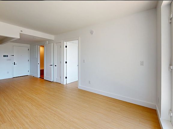 4th image of 139 Erasmus St #4E