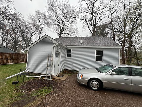 5th image of 330 4th Ave NE