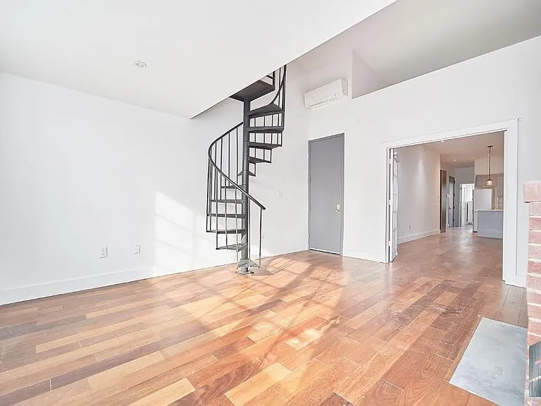 207 N 6th St #4R — Photo 6