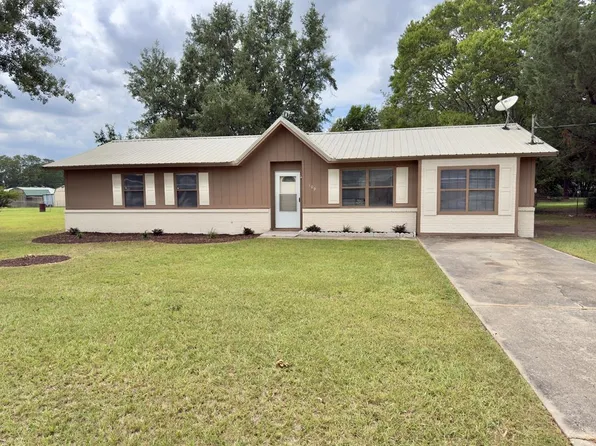 109 Victoria Dr, Headland, AL 36345