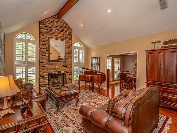 3rd image of 1505 Northwood Ct