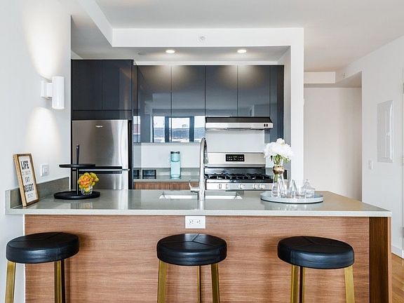 4th image of 223 4th Ave APT 5E