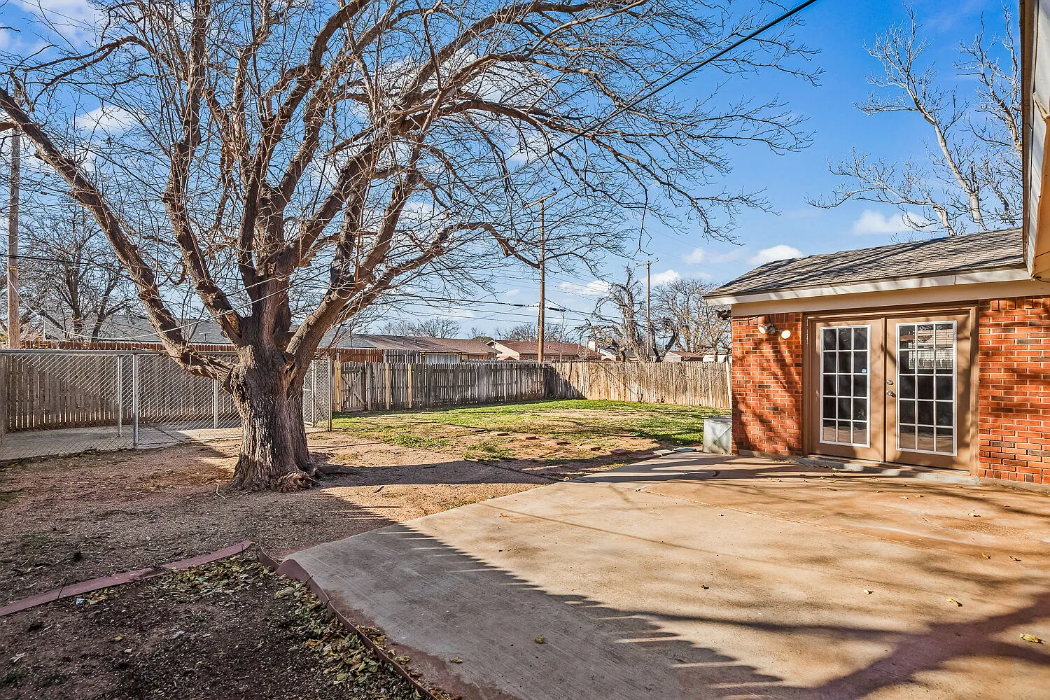 3 bed, 2.0 bath, 1302 sqft, $1,395 — Photo 2
