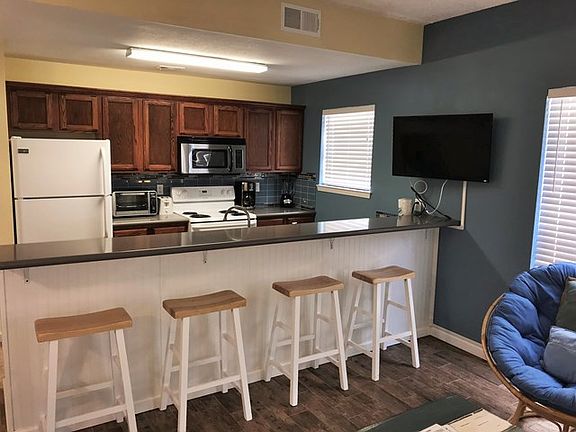 4th image of 125 E Retama St #202