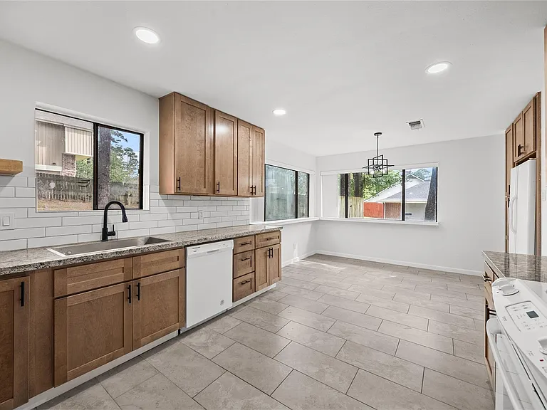 431 Evergreen Dr — Photo 10