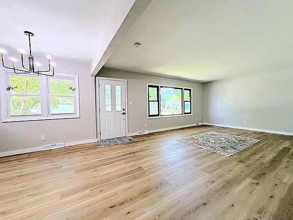 4th image of 231 Marcoe St
