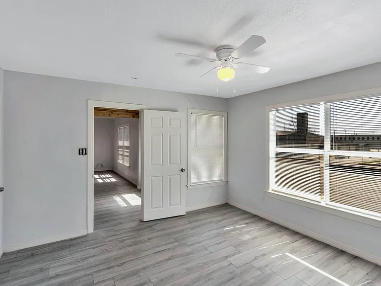 305 N Robinson St #D — Photo 8