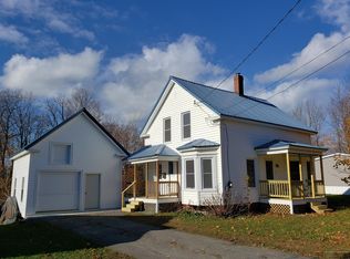 28 Prospect St, Dexter, ME 04930