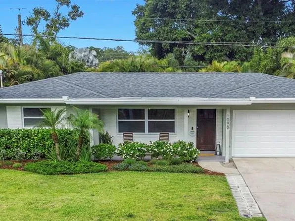 1098 Phyllis Ave, Largo, FL 33771