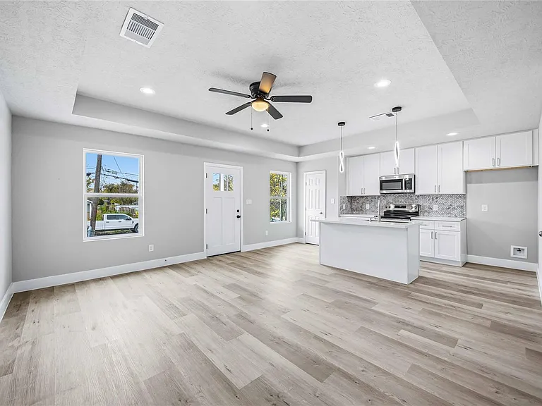 8512 Farqueson St — Photo 7