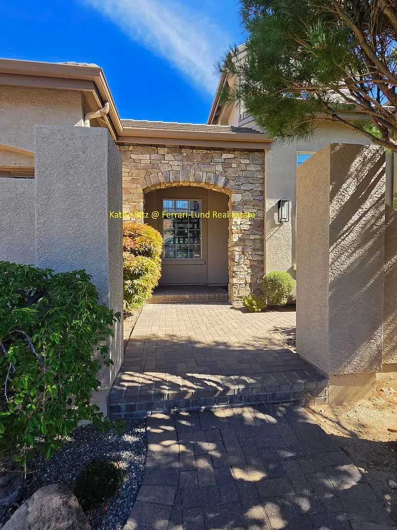 Luxury living at the top of Caughlin Ranch! — Photo 2