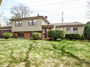 197 Mark Dr, Glenview, IL 60025