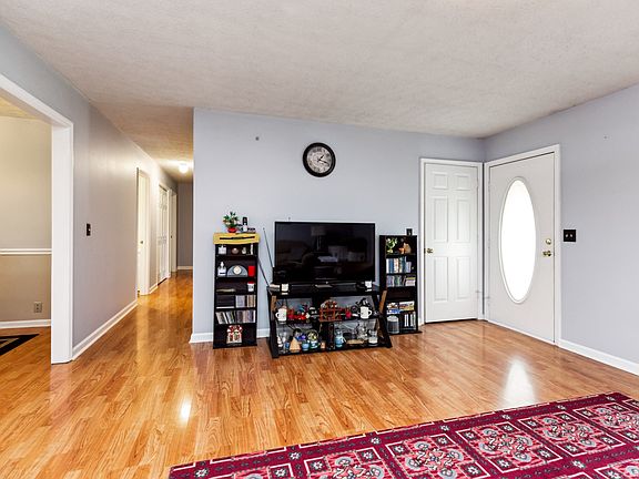 5th image of 119 Vincent Ln