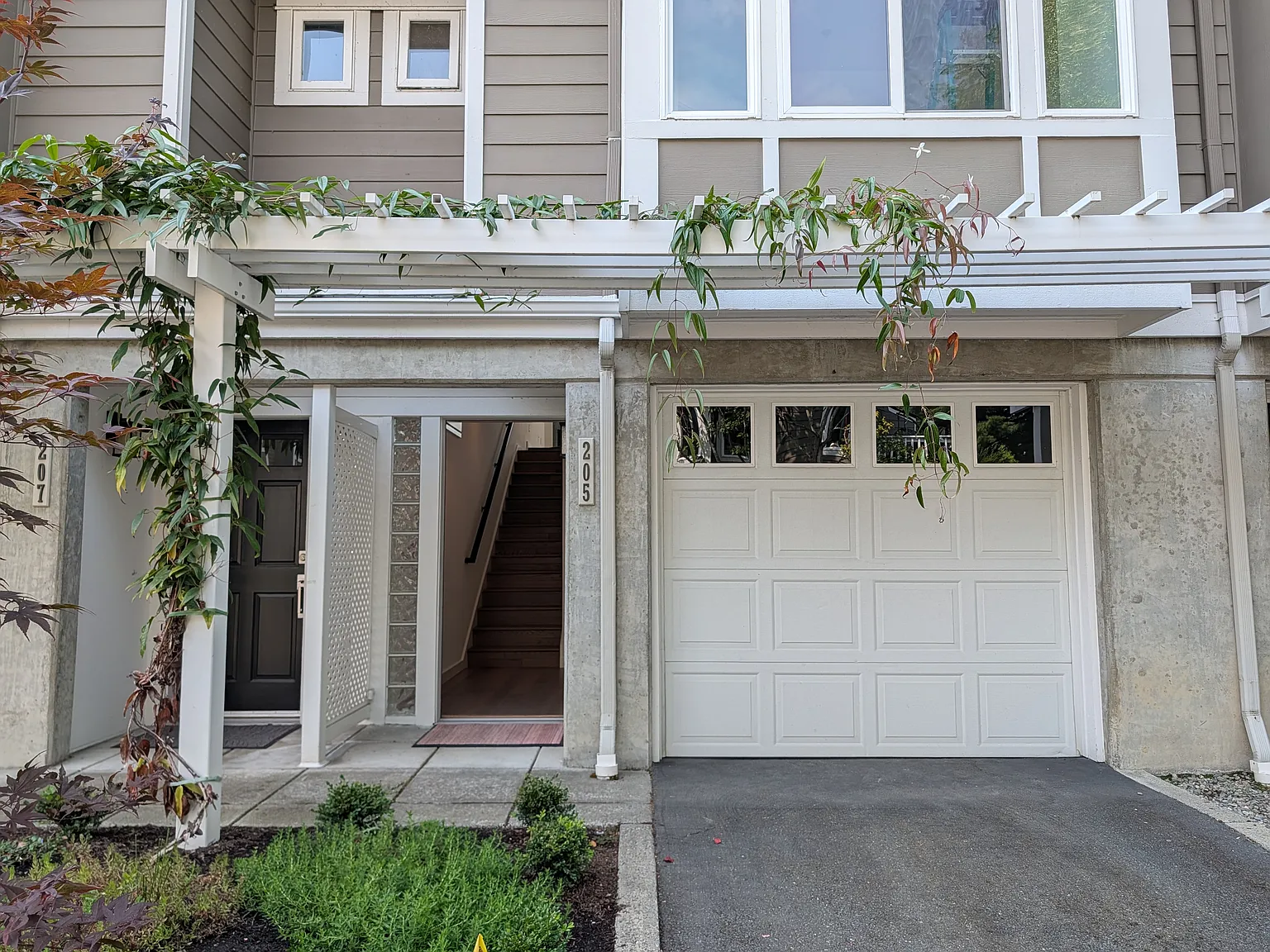 3 bed, 1327 sqft, $4,500 — Photo 3