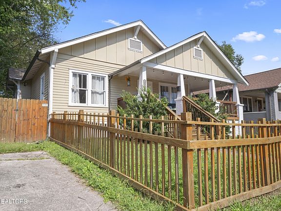 4th image of 2509 Woodbine Ave