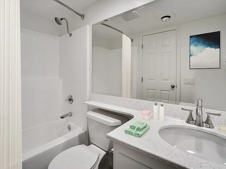 River Oaks Apartments — Photo 13