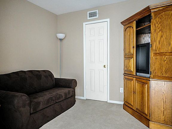 5th image of 1818 Augusta Dr APT 0028