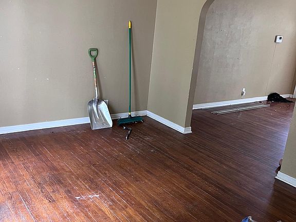 4th image of 256 E McCormick St