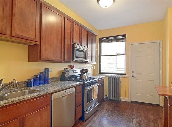 4th image of 1520 W Belle Plaine Ave #3