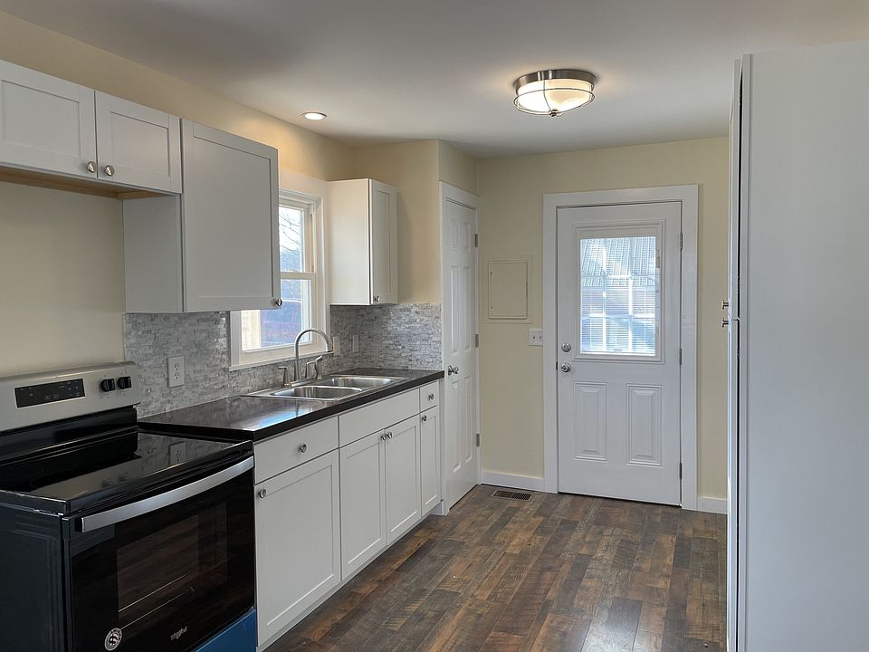 2nd image of 203 Oak St