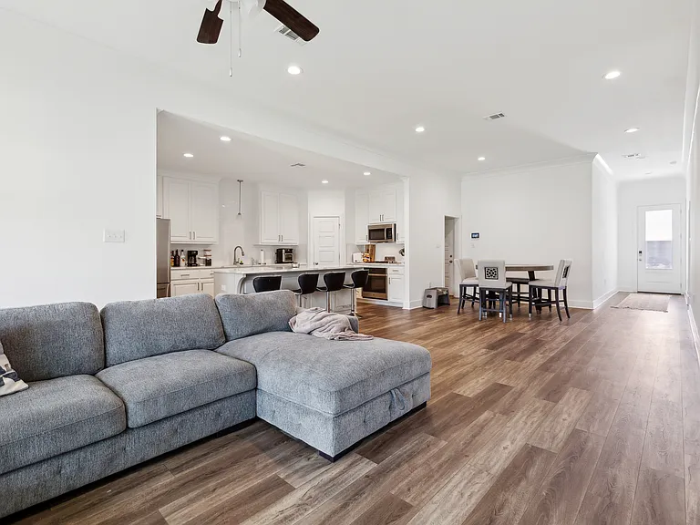 1511 Bowstring Dr — Photo 3