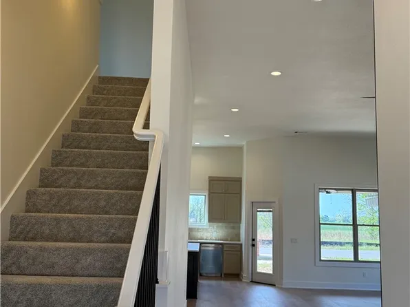 6909 SW Basswood Ave, Bentonville, AR 72712