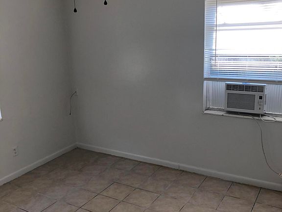 5th image of 2961 Ernest St