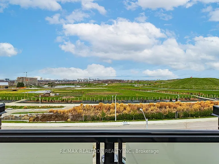 213 Downsview Park Blvd — Photo 14