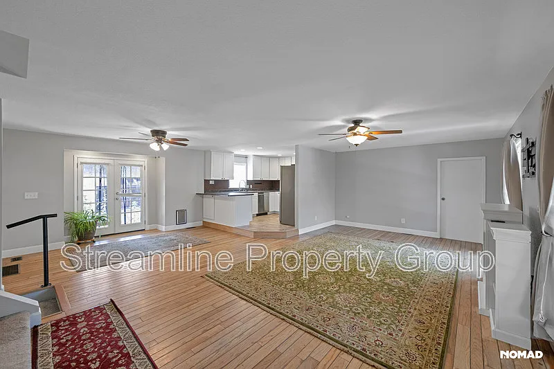 3 bed, 2.0 bath, 1640 sqft, $2,950 — Photo 3