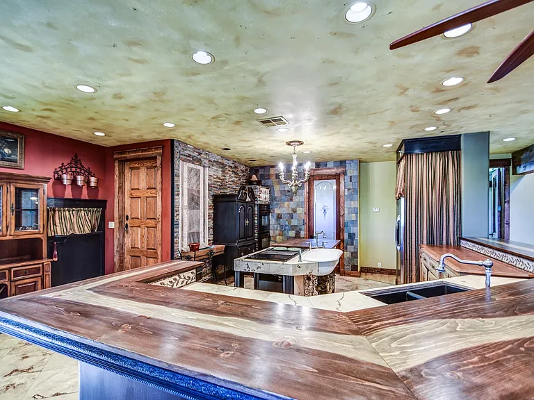 1341 E Ivyglen St — Photo 14