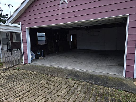 4th image of 1812 Danbury Ave
