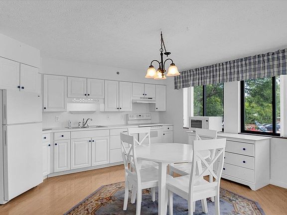 4th image of 10 Kellogg Road #230
