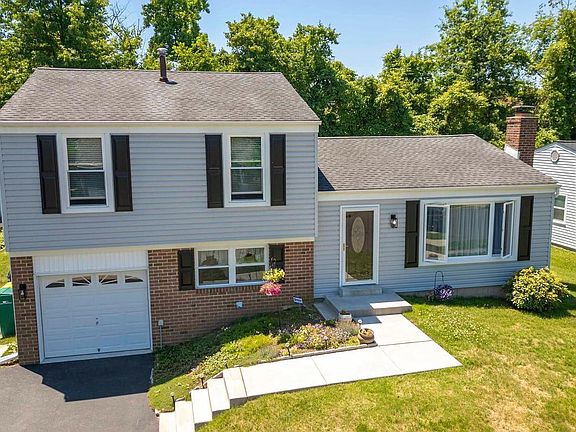 2nd image of 3271 Claridge Rd