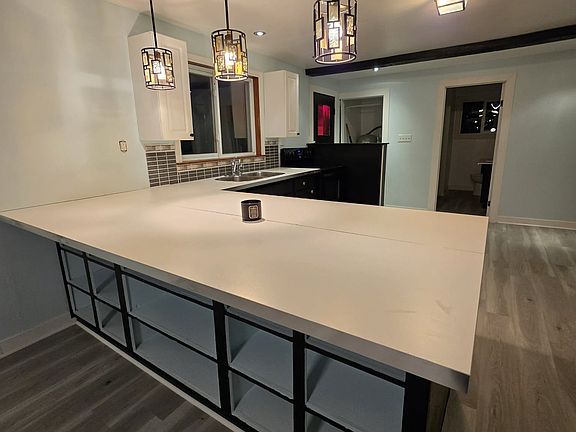 4th image of 6 Stevens Ave E